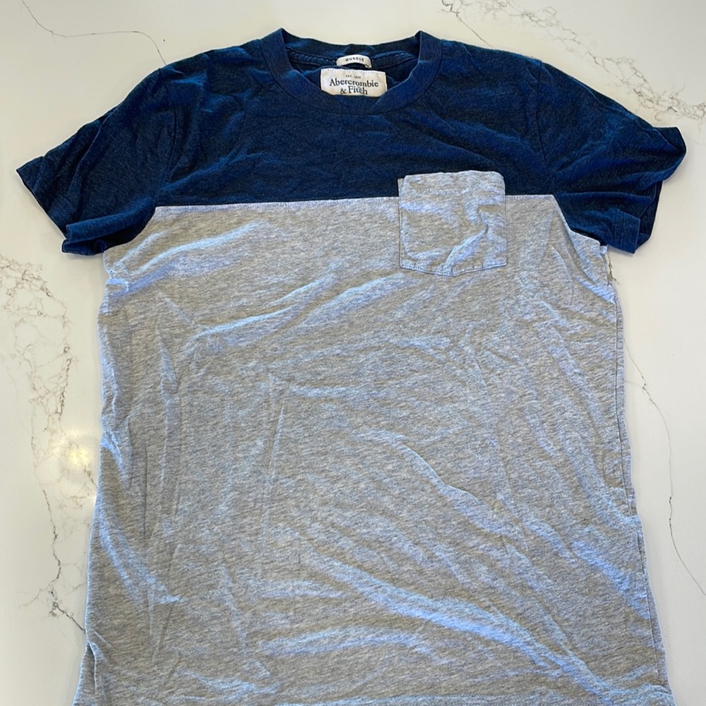 Men’s Abercrombie & Fitch T-shirt. Size Medium